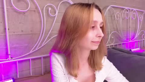 Snapshot of sweatee_fluff chatting on 05-26-26, 04:36 RACHEL online show from 05-26-26, 04:36
