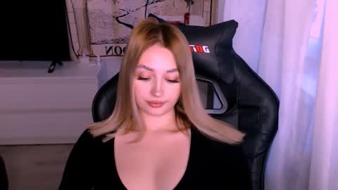 Kate online show from 10-28-25, 01:31