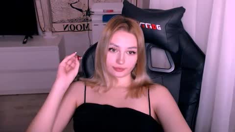 Kate online show from 11-12-25, 01:17