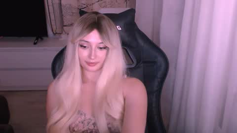 Kate online show from 12-15-25, 04:33