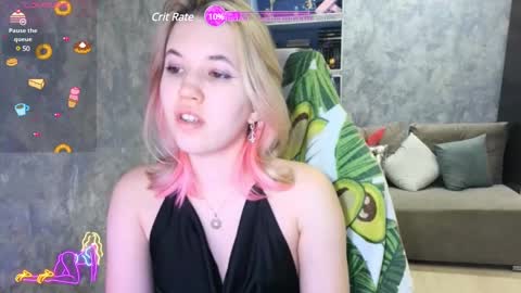 Snapshot of sweeet_bee chatting on 01-30-25, 01:33 Melisa online show from 01-30-25, 01:33