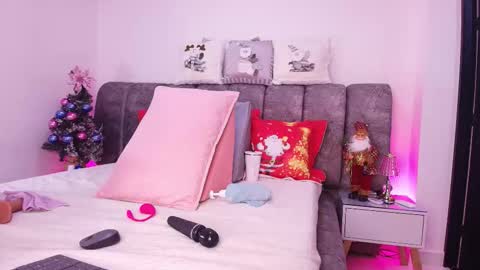 Snapshot of sweegirl_ chatting on 12-22-25, 11:51 Debora online show from 12-22-25, 11:51