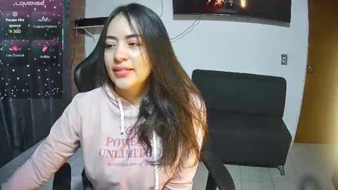 Snapshot of sweet10salome chatting on 10-21-25, 11:33 sweet10salome online show from 10-21-25, 11:33
