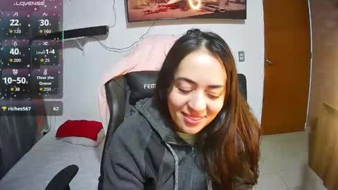 Snapshot of sweet10salome chatting on 10-22-25, 11:43 sweet10salome online show from 10-22-25, 11:43