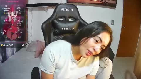 Snapshot of sweet10salome chatting on 10-25-25, 02:13 sweet10salome online show from 10-25-25, 02:13