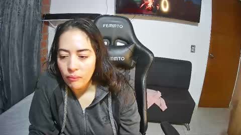 Snapshot of sweet10salome chatting on 10-27-25, 12:20 sweet10salome online show from 10-27-25, 12:20