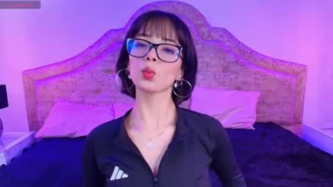Snapshot of sweet_1angel chatting on 10-18-25, 12:06 Sweet 1Angel online show from 10-18-25, 12:06