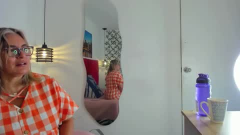 Carolina online show from 09-20-25, 04:08