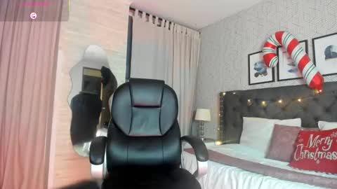 Vanessa online show from 12-14-25, 05:24