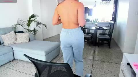 Snapshot of sweet_ailin chatting on 06-05-26, 03:18 sweet_ailin online show from 06-05-26, 03:18