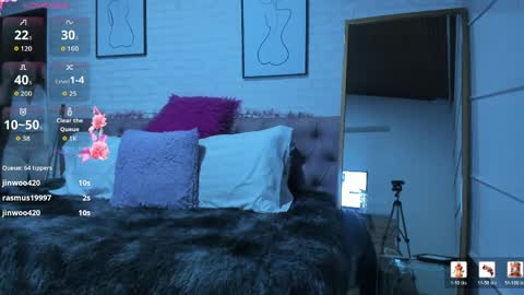 Snapshot of sweet_alicee__ chatting on 04-21-26, 01:42 Alice online show from 04-21-26, 01:42