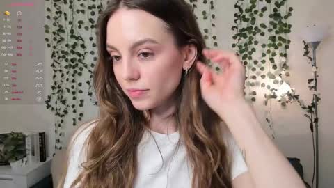 Snapshot of sweet_and_flirt chatting on 10-28-25, 07:23 Alice online show from 10-28-25, 07:23