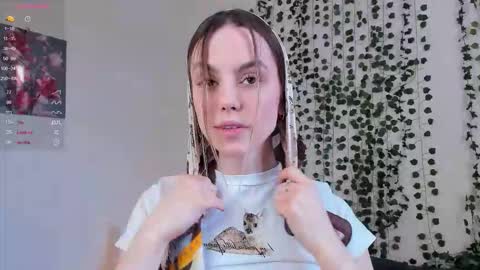 Snapshot of sweet_and_flirt chatting on 11-19-25, 06:46 Alice online show from 11-19-25, 06:46