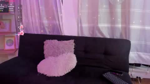 Snapshot of sweet_bellaa_ chatting on 06-17-26, 04:48 Bella online show from 06-17-26, 04:48