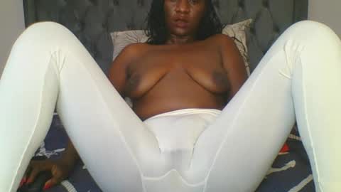 Snapshot of sweet_blackberry93 chatting on 07-06-26, 09:17 bella online show from 07-06-26, 09:17