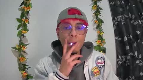 sweet_boy2224 online show from 12-01-25, 06:07