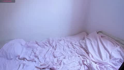 Snapshot of sweet_bunni chatting on 02-27-26, 04:40 bunni online show from 02-27-26, 04:40