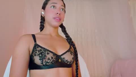 Snapshot of sweet_carine chatting on 06-09-26, 10:27 camil online show from 06-09-26, 10:27