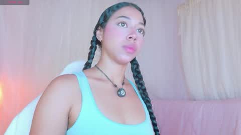 Snapshot of sweet_carine chatting on 06-10-26, 02:05 camil online show from 06-10-26, 02:05