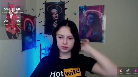 Snapshot of sweet_cherryg chatting on 11-24-25, 07:08 Ivy online show from 11-24-25, 07:08