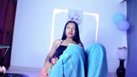 Snapshot of sweet_cinamon69 chatting on 10-12-25, 01:32 Canela online show from 10-12-25, 01:32