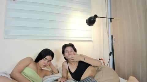 Snapshot of sweet_couples1 chatting on 12-26-24, 11:46 sweet_couples1 online show from 12-26-24, 11:46