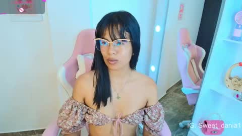 Snapshot of sweet_dania_ chatting on 03-04-25, 06:47 sweet_dania_ online show from 03-04-25, 06:47