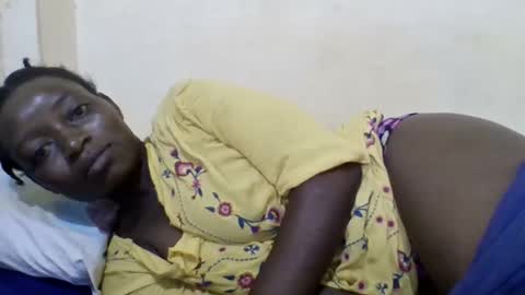 Snapshot of sweet_elena24 chatting on 04-26-26, 05:16 shillah online show from 04-26-26, 05:16