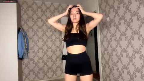 Snapshot of sweet_ember chatting on 07-17-26, 04:56 Hot heart Kely online show from 07-17-26, 04:56