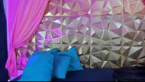  emmili  online show from 01-04-25, 06:19