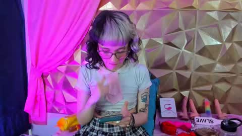  emmili  online show from 02-10-25, 03:32