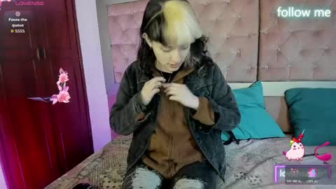  emmili  online show from 04-09-26, 12:21