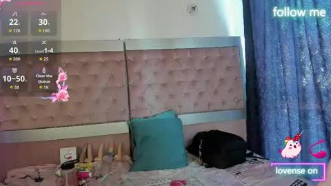  emmili  online show from 05-20-26, 12:33