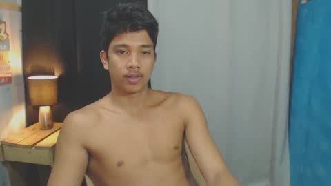 sweet_guyxx online show from 01-05-25, 04:38