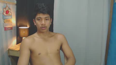 sweet_guyxx online show from 01-08-25, 08:06