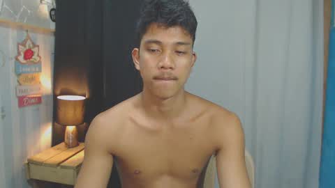 sweet_guyxx online show from 01-19-25, 03:21