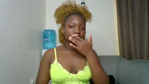 Snapshot of sweet_jenica chatting on 06-16-26, 04:26 ESTHER NEEMA online show from 06-16-26, 04:26