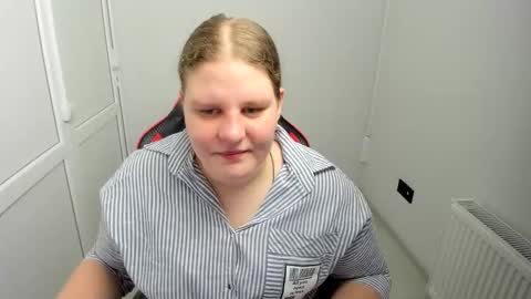 Snapshot of sweet_karla_la chatting on 05-12-26, 07:05 Karla online show from 05-12-26, 07:05