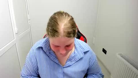 Snapshot of sweet_karla_la chatting on 05-19-26, 12:11 Karla online show from 05-19-26, 12:11