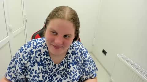 Snapshot of sweet_karla_la chatting on 06-17-26, 12:07 Karla online show from 06-17-26, 12:07
