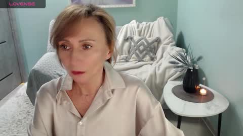 Helen online show from 09-19-25, 05:42
