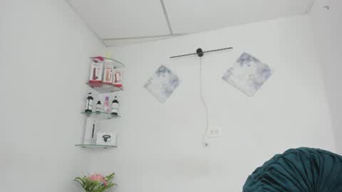 Snapshot of sweet_litle chatting on 06-23-26, 02:42 sweet_litle online show from 06-23-26, 02:42