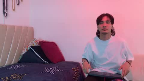 Mia online show from 05-22-26, 12:11