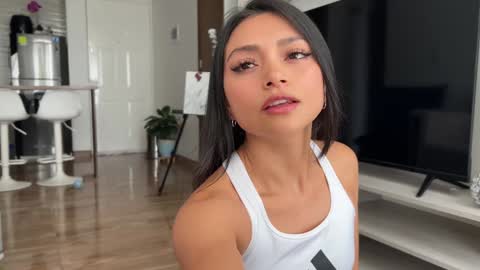 Snapshot of sweet_littleee chatting on 11-15-25, 03:52 free private online show from 11-15-25, 03:52