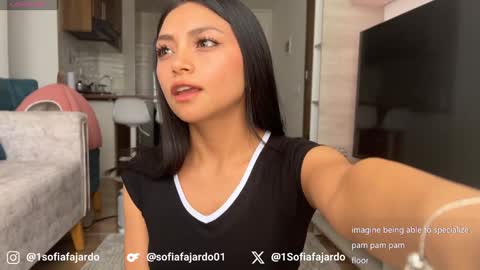 Snapshot of sweet_littleee chatting on 01-15-26, 06:11 free private online show from 01-15-26, 06:11