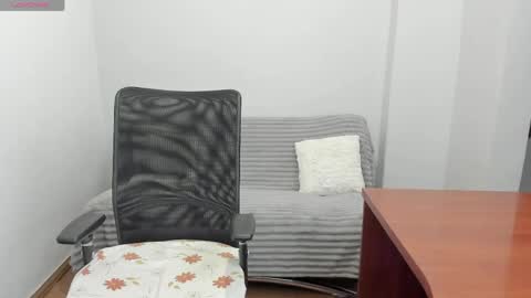 Mila online show from 04-05-26, 03:31