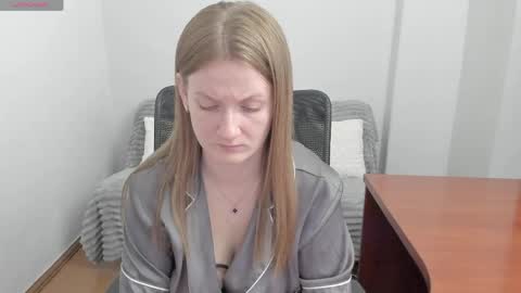 Snapshot of sweet_melody_of_ur_heart chatting on 04-21-26, 02:51 Mila online show from 04-21-26, 02:51