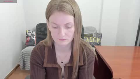Snapshot of sweet_melody_of_ur_heart chatting on 05-27-26, 05:54 Mila online show from 05-27-26, 05:54