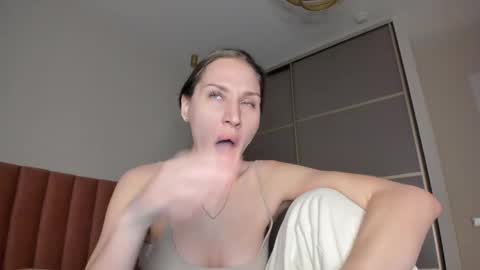 Snapshot of sweet_miss381 chatting on 02-18-25, 12:59 Sofi online show from 02-18-25, 12:59