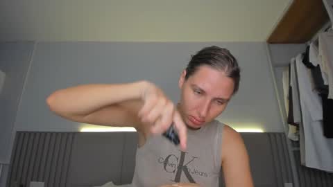 Snapshot of sweet_miss381 chatting on 12-15-25, 03:00 Sofi online show from 12-15-25, 03:00